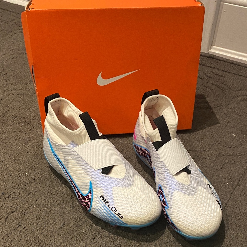 Nike White and Blue Air Zoom Cleats